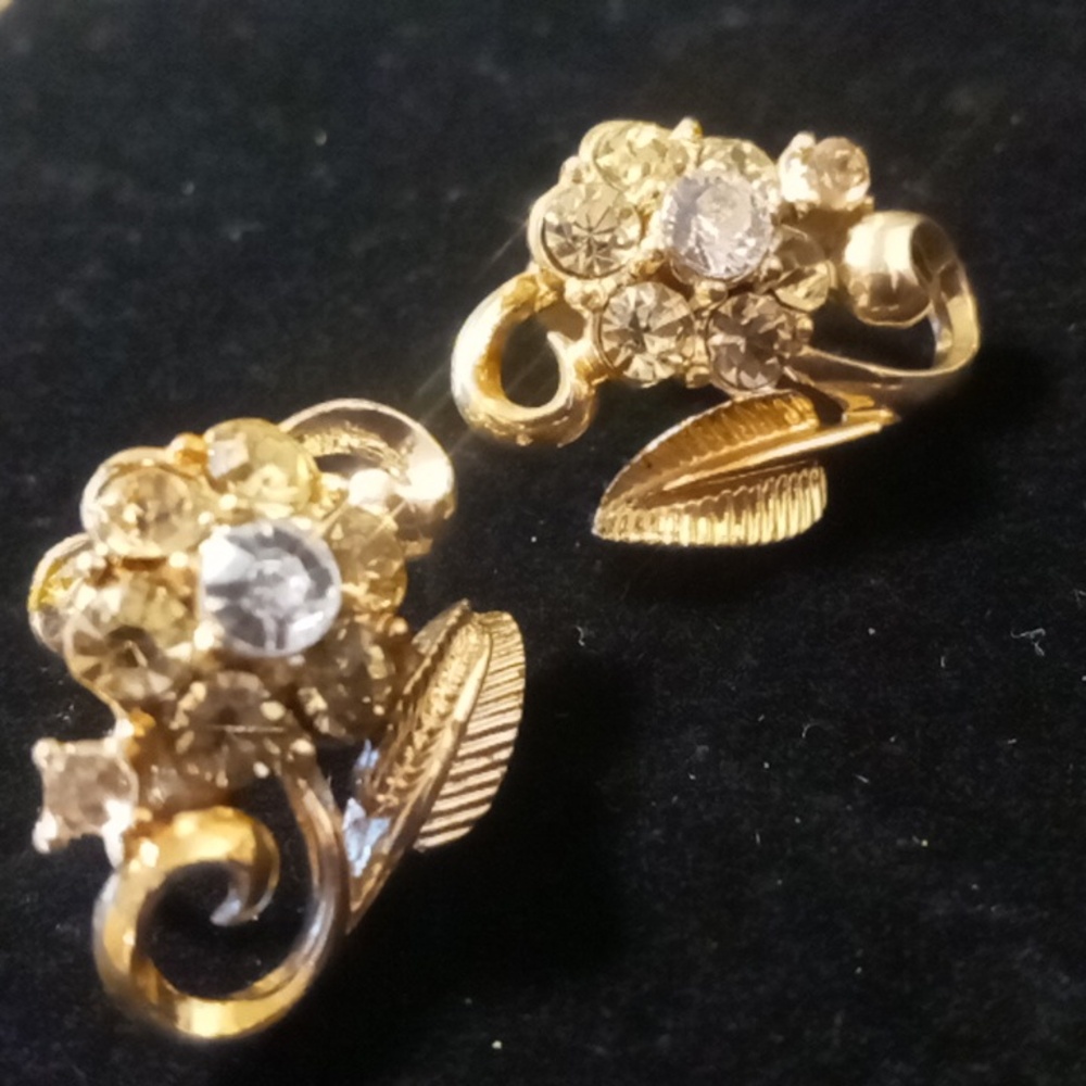 Coro vintage yellow butter cream and crystal flower earrings screw back - Picture 2 of 8